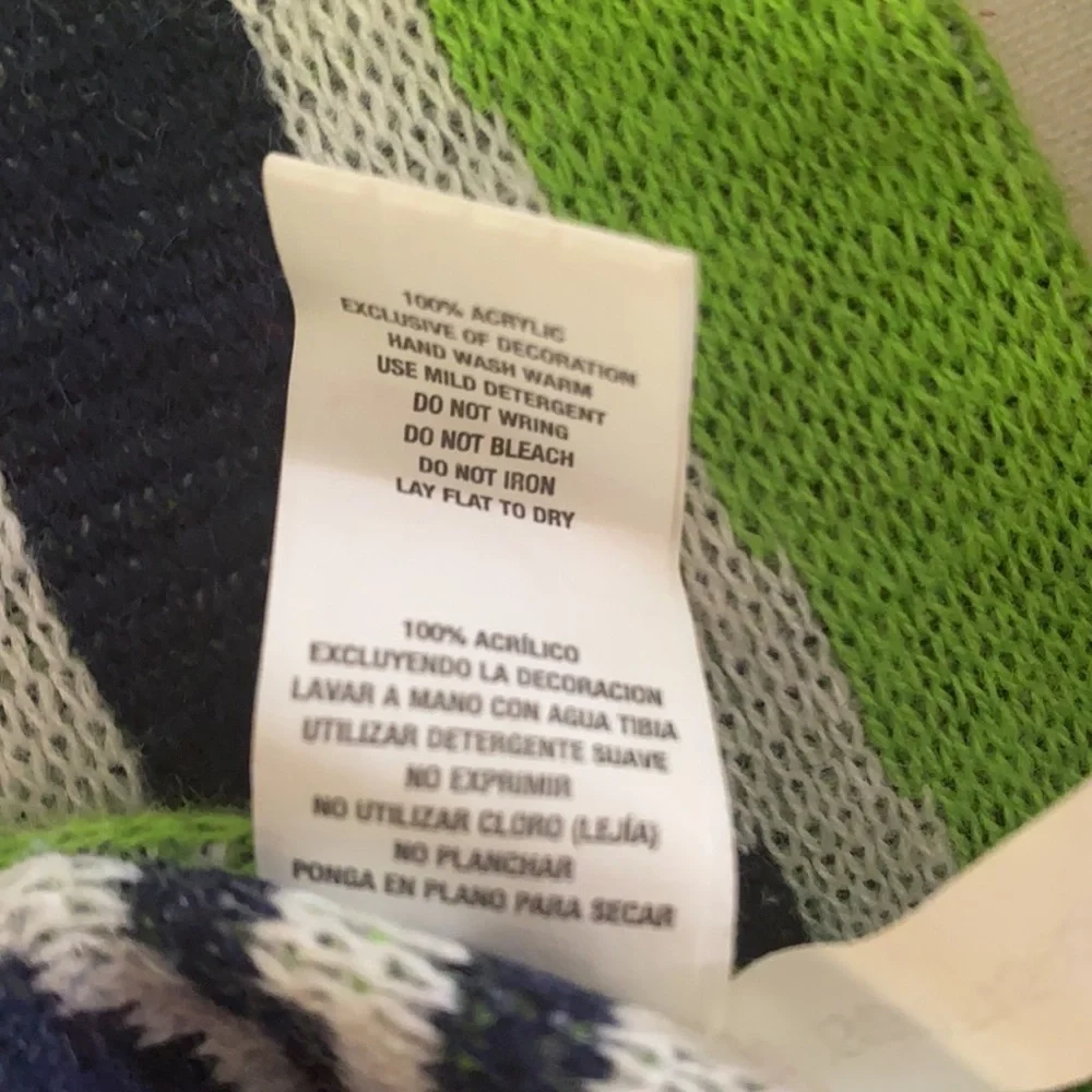 NWOT Men’s Forever Collectibles Seattle Seahawks Reversible Green and Blue Scarf